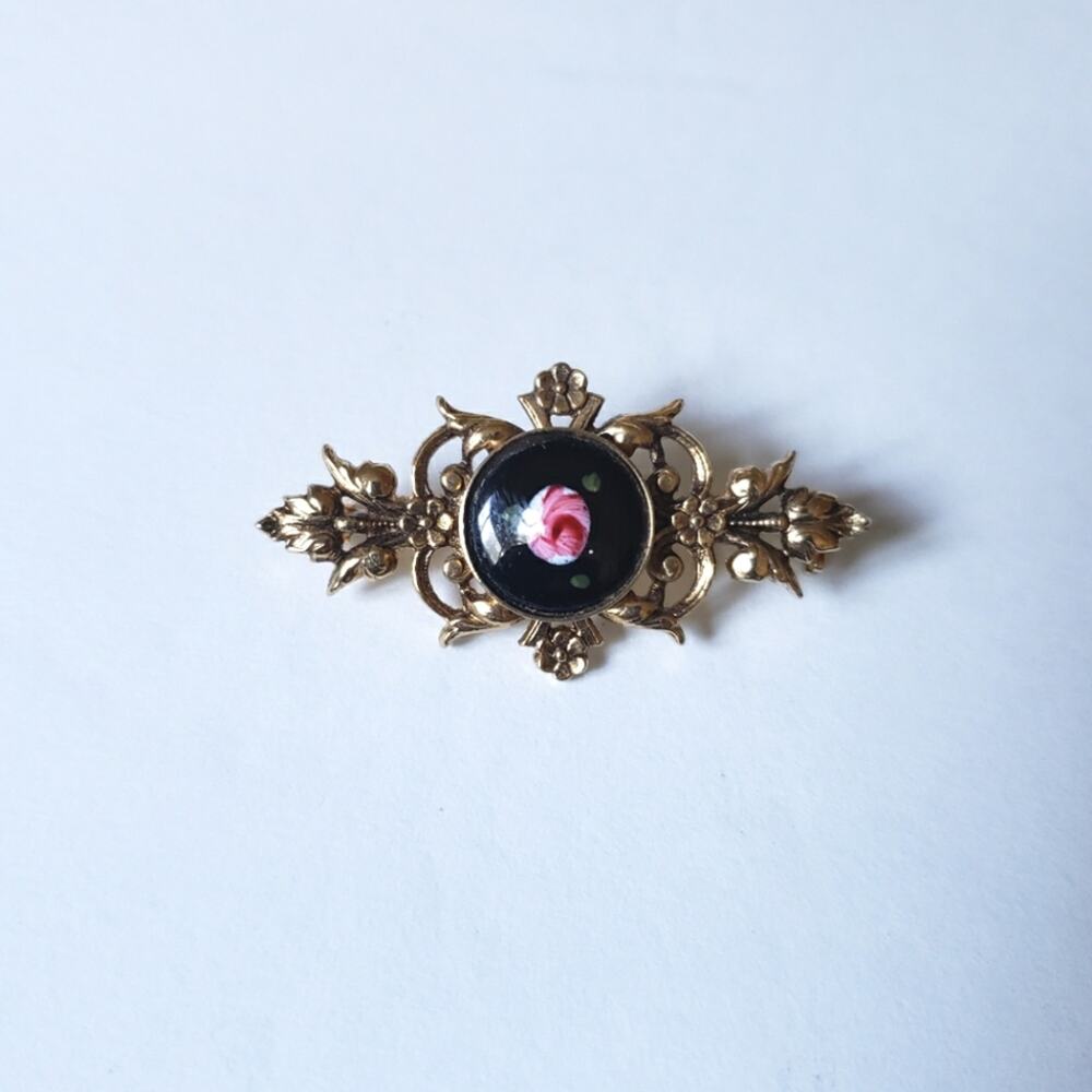 Vintage Victorian flower brooch